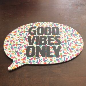 ❤️ Colorful 'Good Vibes Only' Wall Sign